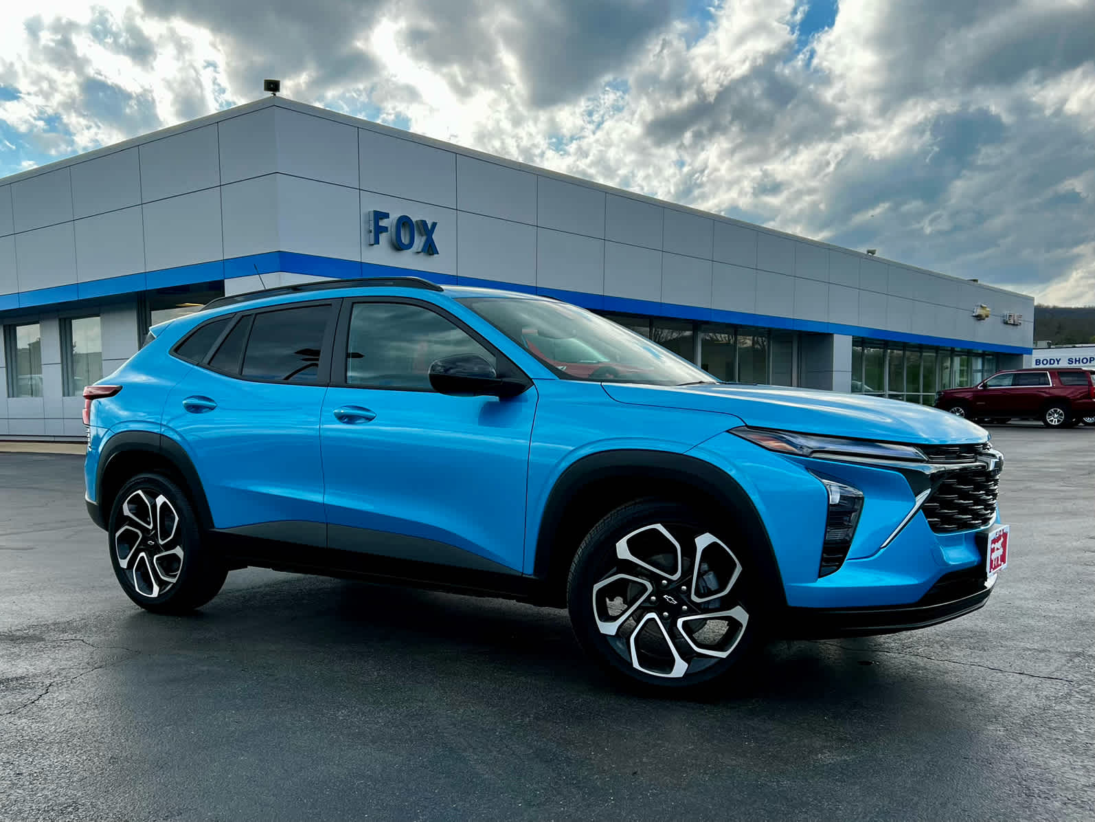 2025 Chevrolet Trax 2RS in Marina Blue Metallic — front three-quarter view